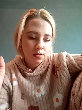 Snapshot of Gussie_Bridie chatting on March 3, 2025, 9:45 am Gussie Bridie online show from March 3, 2025, 9:45 am