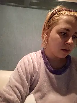 Snapshot of Gussie_Bridie chatting on February 4, 2025, 2:21 pm Gussie Bridie online show from February 4, 2025, 2:21 pm