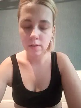 Snapshot of Gussie_Bridie chatting on February 28, 2025, 2:09 pm Gussie Bridie online show from February 28, 2025, 2:09 pm
