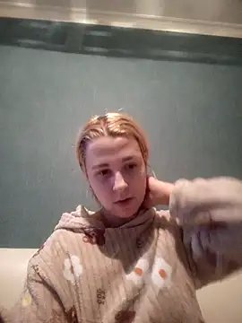Snapshot of Gussie_Bridie chatting on February 19, 2025, 2:33 pm Gussie Bridie online show from February 19, 2025, 2:33 pm