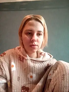 Snapshot of Gussie_Bridie chatting on March 3, 2025, 6:42 am Gussie Bridie online show from March 3, 2025, 6:42 am