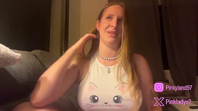 Snapshot of Pinkyladyxxx chatting on May 15, 2026, 11:03 pm Pinkyladyxxx online show from May 15, 2026, 11:03 pm