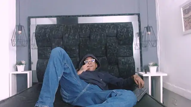 Snapshot of Jose_Smoke chatting on March 8, 2025, 9:17 am Jose Smoke online show from March 8, 2025, 9:17 am