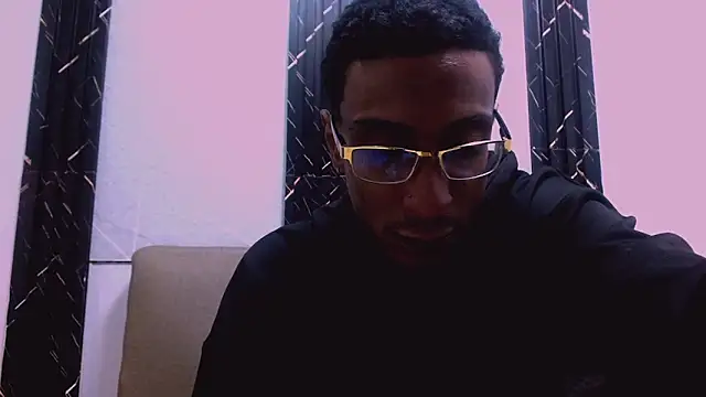 Snapshot of Jose_Smoke chatting on October 19, 2025, 9:45 am Jose Smoke online show from October 19, 2025, 9:45 am