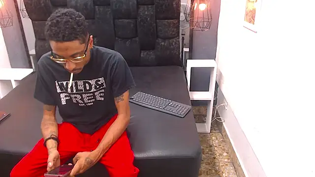 Snapshot of Jose_Smoke chatting on September 24, 2025, 3:24 am Jose Smoke online show from September 24, 2025, 3:24 am