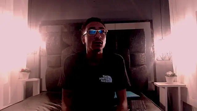 Snapshot of Jose_Smoke chatting on March 16, 2025, 3:47 am Jose Smoke online show from March 16, 2025, 3:47 am