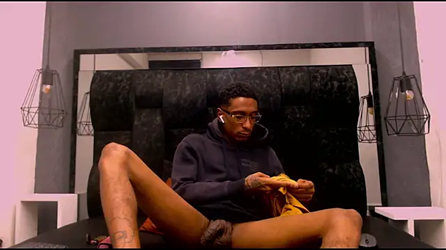 Snapshot of Jose_Smoke chatting on September 19, 2025, 3:05 pm Jose Smoke online show from September 19, 2025, 3:05 pm