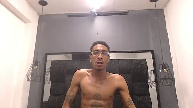 Snapshot of Jose_Smoke chatting on September 23, 2025, 1:56 am Jose Smoke online show from September 23, 2025, 1:56 am