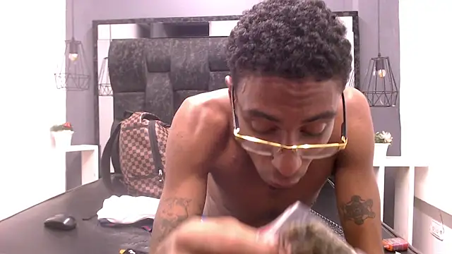 Snapshot of Jose_Smoke chatting on March 20, 2025, 4:07 am Jose Smoke online show from March 20, 2025, 4:07 am