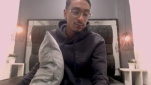 Snapshot of Jose_Smoke chatting on March 18, 2025, 7:01 am Jose Smoke online show from March 18, 2025, 7:01 am