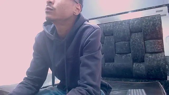 Snapshot of Jose_Smoke chatting on March 18, 2025, 3:56 am Jose Smoke online show from March 18, 2025, 3:56 am