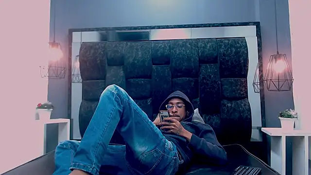 Snapshot of Jose_Smoke chatting on March 19, 2025, 10:00 am Jose Smoke online show from March 19, 2025, 10:00 am