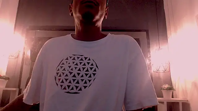 Snapshot of Jose_Smoke chatting on March 17, 2025, 2:30 am Jose Smoke online show from March 17, 2025, 2:30 am