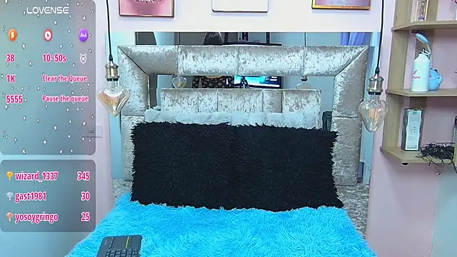 Vaioletcooper online show from March 3, 2025, 7:17 pm