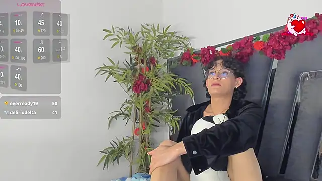 Snapshot of Black_Rose2 chatting on March 14, 2025, 5:57 pm Black Rose2 online show from March 14, 2025, 5:57 pm