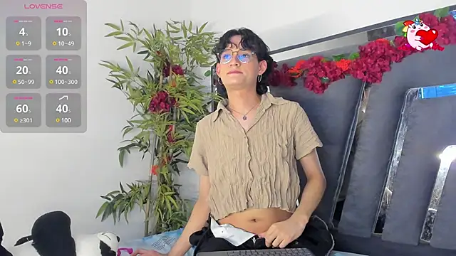 Snapshot of Black_Rose2 chatting on March 22, 2025, 2:36 pm Black Rose2 online show from March 22, 2025, 2:36 pm