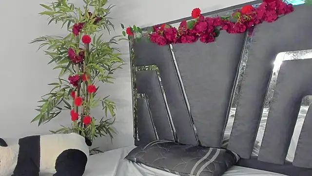 Snapshot of Black_Rose2 chatting on February 23, 2025, 5:50 pm Black Rose2 online show from February 23, 2025, 5:50 pm