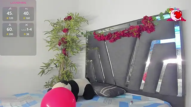 Snapshot of Black_Rose2 chatting on February 21, 2025, 11:33 am Black Rose2 online show from February 21, 2025, 11:33 am