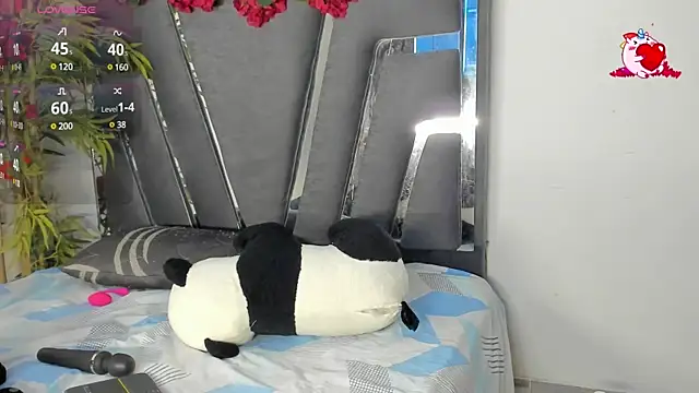 Snapshot of Black_Rose2 chatting on March 15, 2025, 11:40 am Black Rose2 online show from March 15, 2025, 11:40 am