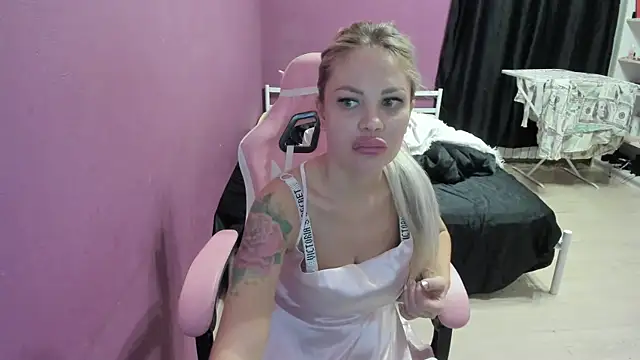 Lika8234 online show from October 24, 2025, 7:02 pm