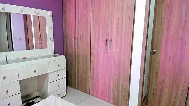 Medelynevans1 online show from October 13, 2025, 8:43 pm