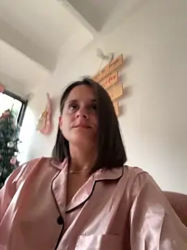 Alice milf  online show from December 3, 2025, 4:50 pm