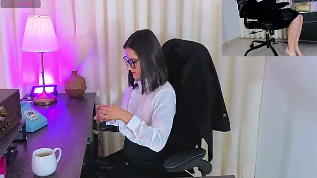 Alice milf  online show from April 18, 2026, 12:07 pm