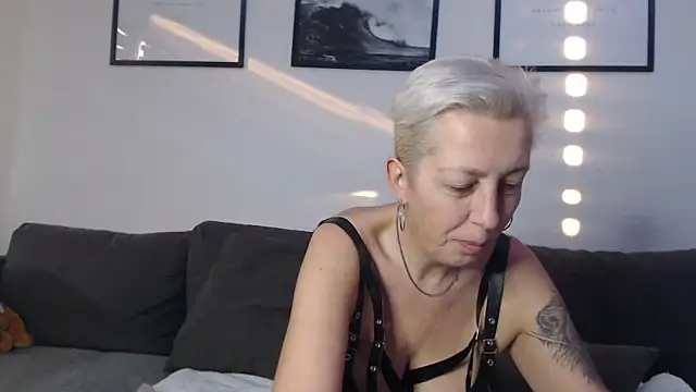 nimmersattesLuder online show from December 29, 2024, 7:39 am