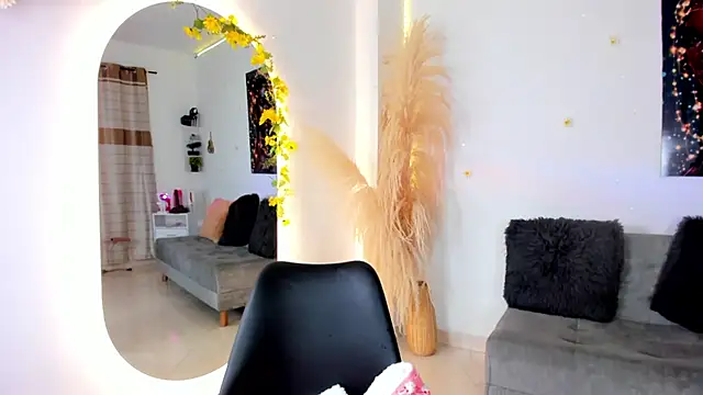 Snapshot of chantall_smith chatting on October 8, 2025, 1:45 pm chantall smith online show from October 8, 2025, 1:45 pm