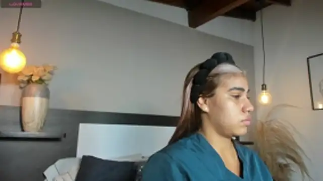 SaraaJhonsonn online show from April 9, 2026, 2:34 pm