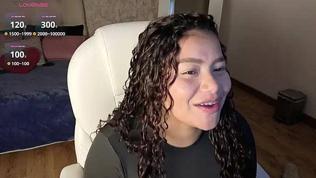 Snapshot of loly_marce chatting on February 7, 2026, 8:39 pm loly marce online show from February 7, 2026, 8:39 pm