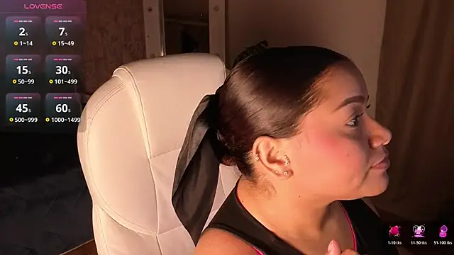 Snapshot of loly_marce chatting on November 18, 2025, 8:45 pm loly marce online show from November 18, 2025, 8:45 pm