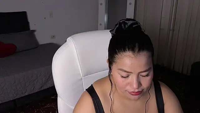 Snapshot of loly_marce chatting on February 12, 2026, 8:08 pm loly marce online show from February 12, 2026, 8:08 pm