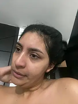 cloe small online show from March 2, 2025, 1:26 am