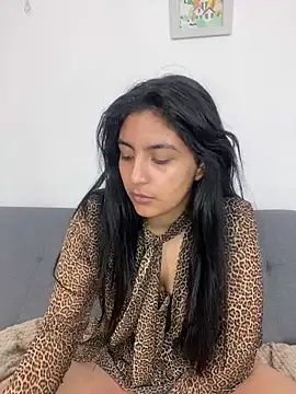 cloe small online show from February 13, 2025, 5:37 am