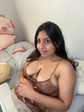 cloe small online show from February 23, 2025, 8:44 pm