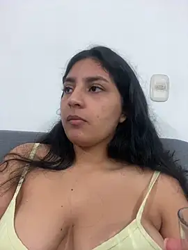 cloe small online show from February 27, 2025, 5:29 am