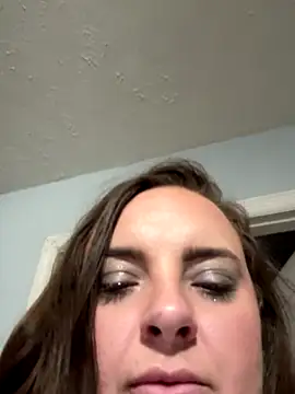 Snapshot of lairarose chatting on October 19, 2025, 9:39 pm lairarose online show from October 19, 2025, 9:39 pm