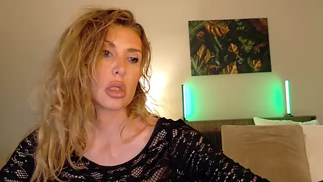 Snapshot of joycesilver chatting on October 1, 2025, 11:14 am joycesilver online show from October 1, 2025, 11:14 am