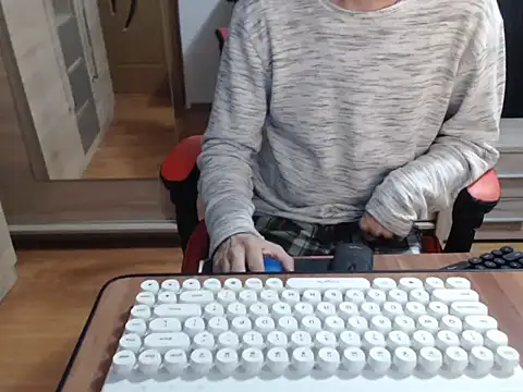 Snapshot of uncutguy01 chatting on October 7, 2025, 6:03 am uncutguy01 online show from October 7, 2025, 6:03 am