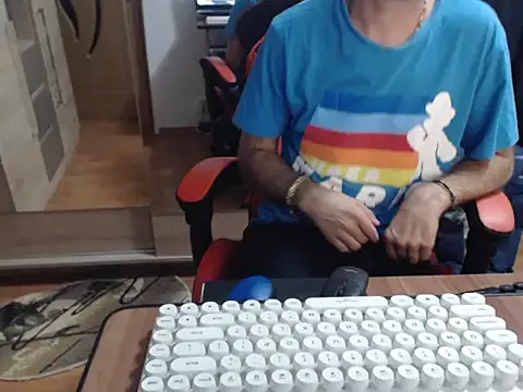 Snapshot of uncutguy01 chatting on September 24, 2025, 4:13 pm uncutguy01 online show from September 24, 2025, 4:13 pm