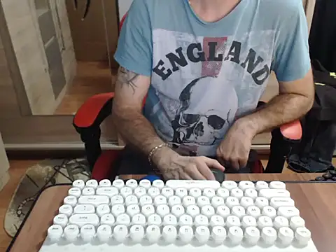 Snapshot of uncutguy01 chatting on October 25, 2025, 4:55 am uncutguy01 online show from October 25, 2025, 4:55 am