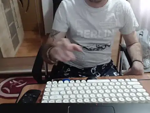 uncutguy01 online show from March 17, 2025, 12:46 pm