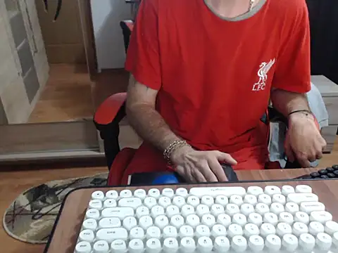 Snapshot of uncutguy01 chatting on September 29, 2025, 4:52 am uncutguy01 online show from September 29, 2025, 4:52 am