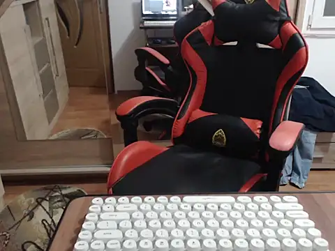 Snapshot of uncutguy01 chatting on October 4, 2025, 5:31 am uncutguy01 online show from October 4, 2025, 5:31 am