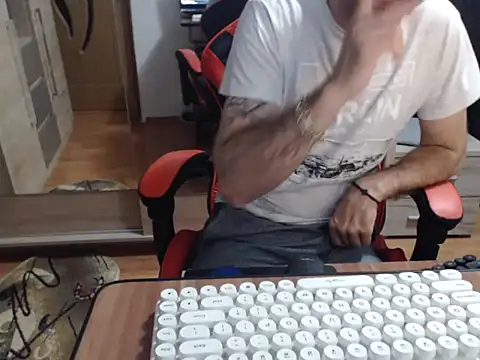 Snapshot of uncutguy01 chatting on September 20, 2025, 4:50 am uncutguy01 online show from September 20, 2025, 4:50 am