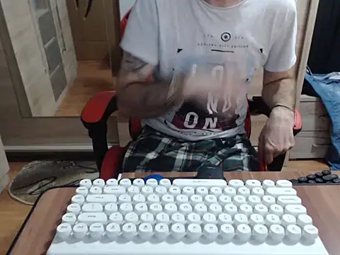 Snapshot of uncutguy01 chatting on October 18, 2025, 4:58 am uncutguy01 online show from October 18, 2025, 4:58 am