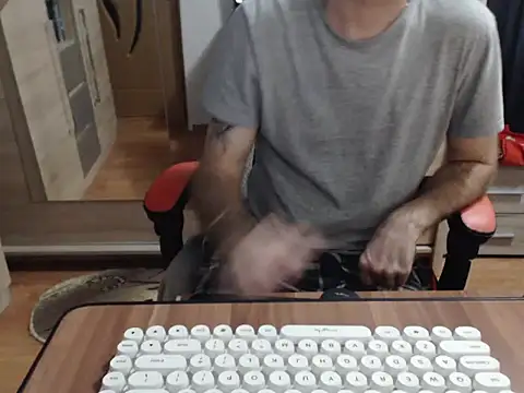 Snapshot of uncutguy01 chatting on October 30, 2025, 5:06 am uncutguy01 online show from October 30, 2025, 5:06 am