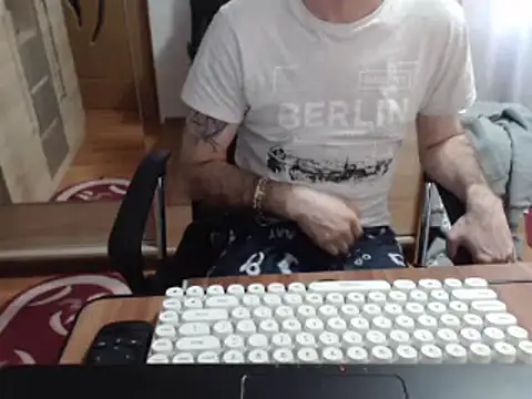 uncutguy01 online show from March 18, 2025, 3:44 pm