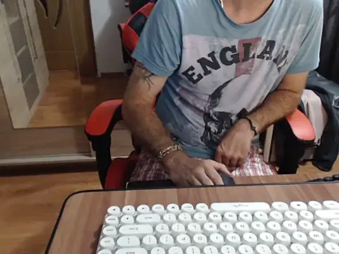uncutguy01 online show from September 12, 2025, 5:40 am